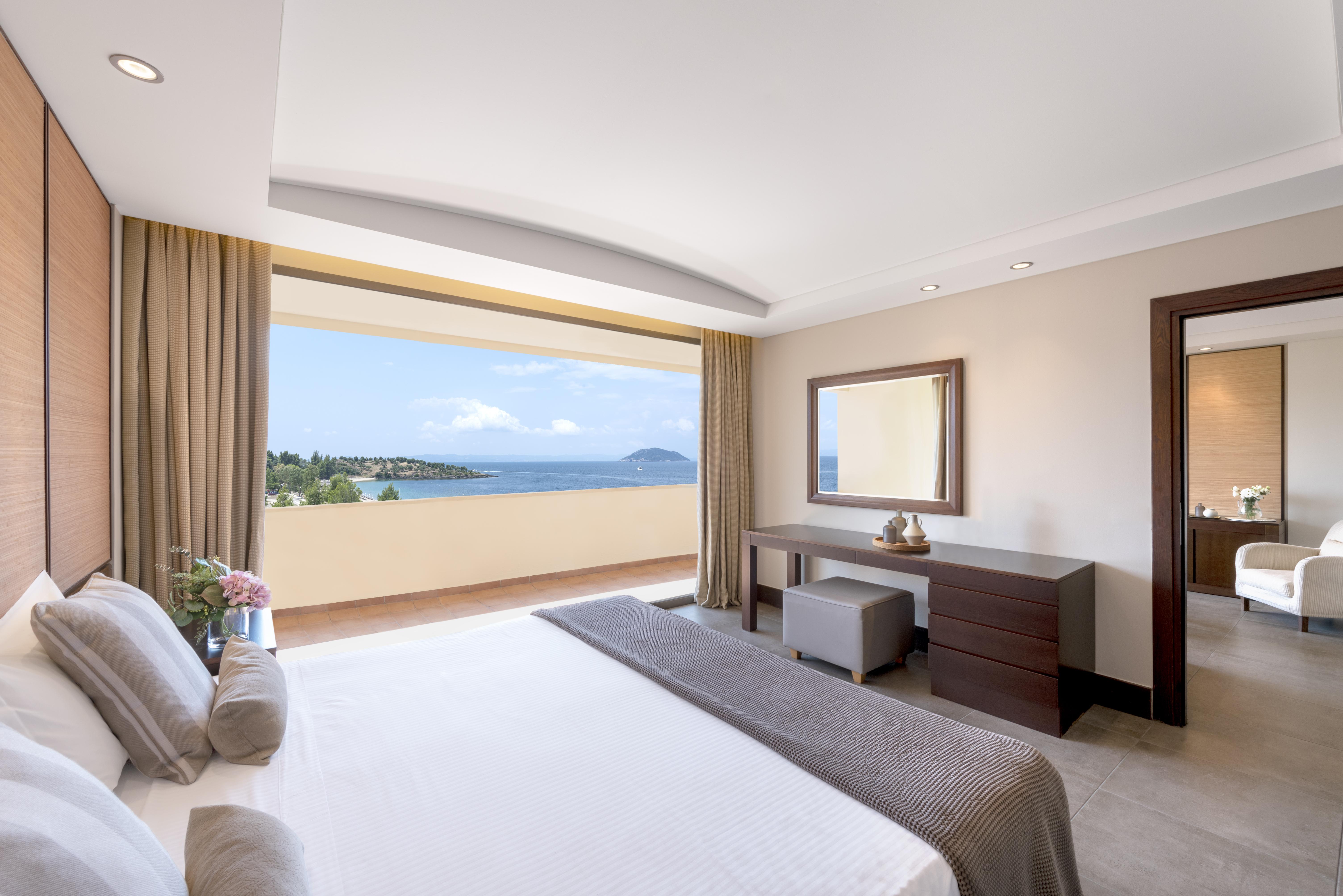 Porto Carras Meliton Hotel Neos Marmaras Exterior photo A bedroom at the hotel