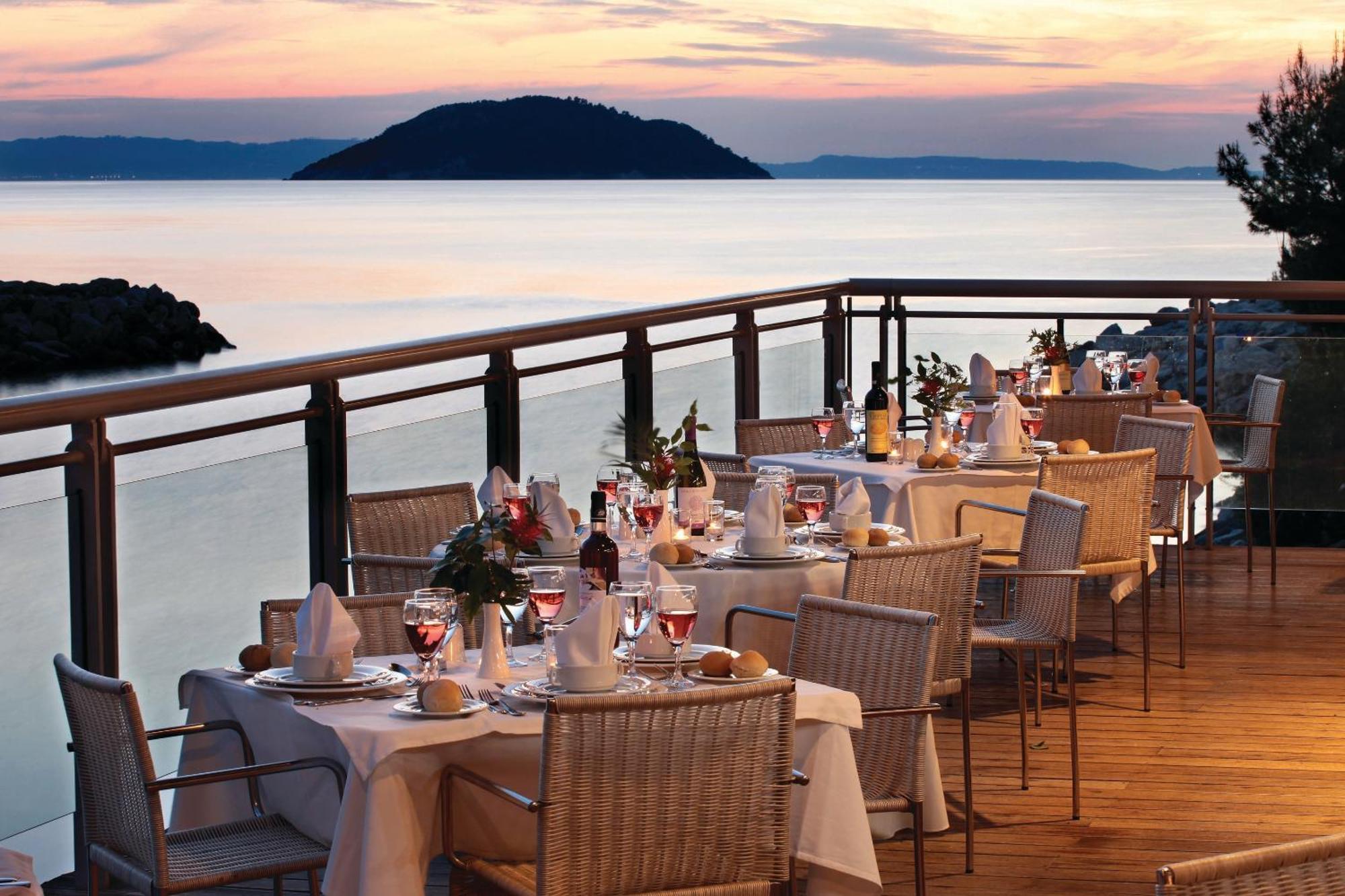 Porto Carras Meliton Hotel Neos Marmaras Exterior photo The Deck
